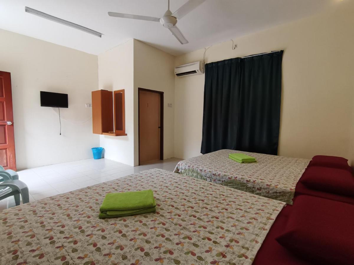 Nipahmas Chalet Pekan Pangkor Exteriör bild